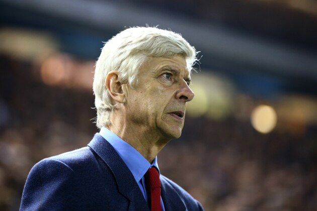 SHEFFIELD, ENGLAND - OCTOBER 27:  Arsene Wenger the manager of Arsenal looks on prior to kickoff during the Capital One Cup fourth round match between Sheffield Wednesday and Arsenal at Hillsborough Stadium on October 27, 2015 in Sheffield, England.  (Photo by Matthew Lewis/Getty Images)