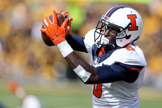 Illinois wide receiver Geronimo Allison catches a pass from Illinois quarterback Wes Lunt en route to a 53-yard touchdown during the second half of an NCAA college football game against Iowa, Saturday, Oct. 10, 2015, in Iowa City, Iowa. (AP Photo/Justin Hayworth)