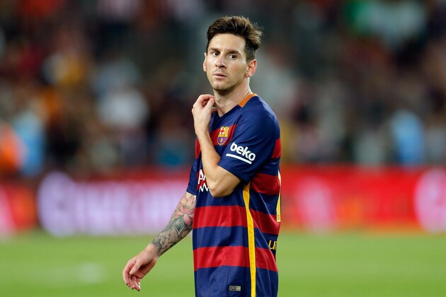 Barcelona's Lionel Messi leaves the pitch at the end of  a second leg Spanish Super Cup soccer match between FC Barcelona and Athletic Bilbao at the Camp Nou stadium in Barcelona, Spain, Monday, Aug.17, 2015. After a 1-1 draw Athletic Bilbao won the trophy following the first leg 4-0 win. (AP Photo/Manu Fernandez)