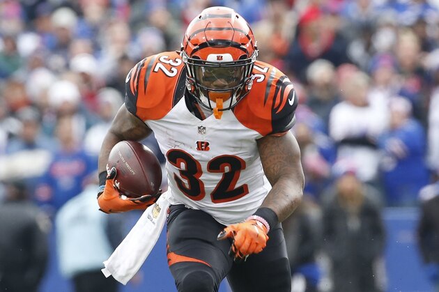 Cincinnati Bengals running back Jeremy Hill (32) runs against the Buffalo Bills during the first half of an NFL football game on Sunday, Oct. 18, 2015, in Orchard Park, N.Y. (AP Photo/Bill Wippert)