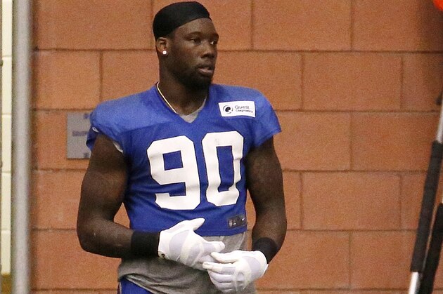 New York Giants defensive end Jason Pierre-Paul (90) works out during NFL football practice, Wednesday, Oct. 28, 2015, in East Rutherford, N.J. (AP Photo/Julio Cortez)
