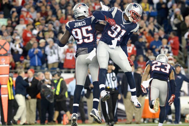 FOXBORO, MA - OCTOBER 29:  Chandler Jones #95 and Jamie Collins #91 of the New England Patriots react during the second quarter against the Miami Dolphins at Gillette Stadium on October 29, 2015 in Foxboro, Massachusetts.  (Photo by Darren McCollester/Getty Images)