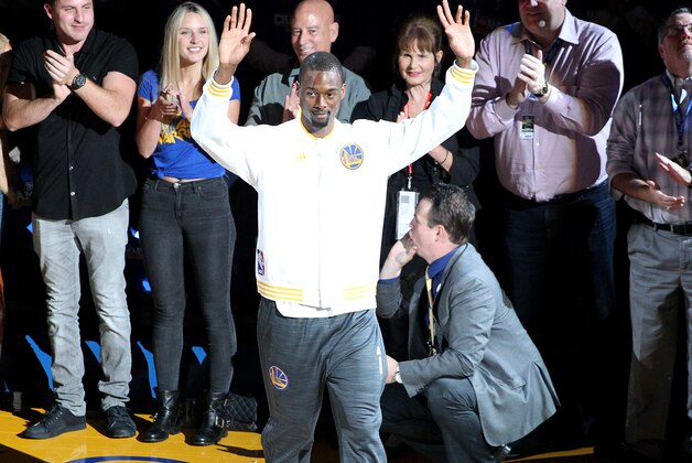 OAKLAND, CA - OCTOBER 27:  Harrison Barnes #40 of the Golden State Warriors gets introduced during the NBA championship ring ceremony before the game against the New Orleans Pelicans on October 27, 2015 at Oracle Arena in Oakland, California. NOTE TO USER: User expressly acknowledges and agrees that, by downloading and or using this photograph, user is consenting to the terms and conditions of Getty Images License Agreement. Mandatory Copyright Notice: Copyright 2015 NBAE (Photo by Jack Arent/NBAE via Getty Images)