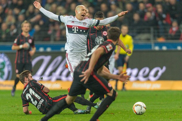 FRANKFURT AM MAIN, GERMANY - OCTOBER 30: Forward Arjen Robben (10) of Bayern Muenchen is fouled during the Bundesliga match between Eintracht Frankfurt v FC Bayern Muenchen at Commerzbank-Arena on October 30, 2015 in Frankfurt am Main, Germany.  (Photo by Oliver Kremer at Pixolli Studios/Getty Images)