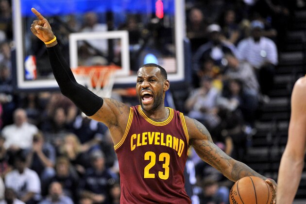 El jugador de los Cavaliers, LeBron James, en un partido contra Memphis el miércoles, 28 de octubre de 2015, en Memphis, Tennessee. (AP Photo/Brandon Dill)