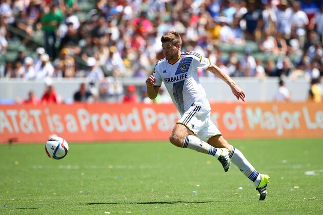 LOS ANGELES, CA - AUGUST 23: Steven Gerrard #8 of Los Angeles Galaxy paces the ball on the attack in the second half against the New York City FC during the MLS match at StubHub Center on August 23, 2015 in Los Angeles, California. The Galaxy defeated NYCFC 5-1.  (Photo by Victor Decolongon/Getty Images)