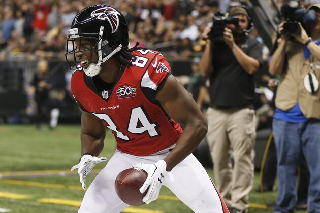 Atlanta Falcons wide receiver Roddy White (84) celebrates his touchdown against the New Orleans Saints during the first half of  an  NFL football game, Thursday, Oct. 15, 2015, in New Orleans. (AP Photo/Gerald Herbert)
