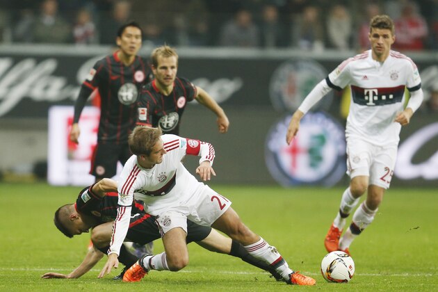 Frankfurt's Aleksandar Ignjovski, left, and Bayern's Philipp Lahm challenge for the ball during a German Bundesliga soccer match between Eintracht Frankfurt and Bayern Munich in Frankfurt, Germany, Friday, Oct. 30, 2015. (AP Photo/Michael Probst)