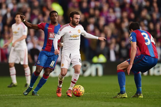 LONDON, ENGLAND - OCTOBER 31: Juan Mata of Manchester United in action during the Barclays Premier League match between Crystal Palace and Manchester United at Selhurst Park on October 31, 2015 in London, England.  (Photo by Alex Broadway/Getty Images)