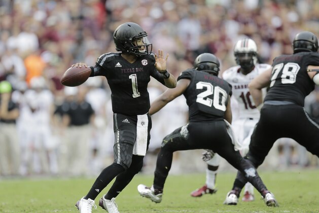 Texas A&M quarterback Kyler Murray (1) throws against South Carolina during the second half of an NCAA college football game, Saturday, Oct. 31, 2015, in College Station, Texas. Texas A&M won 35-28. (AP Photo/Eric Gay)