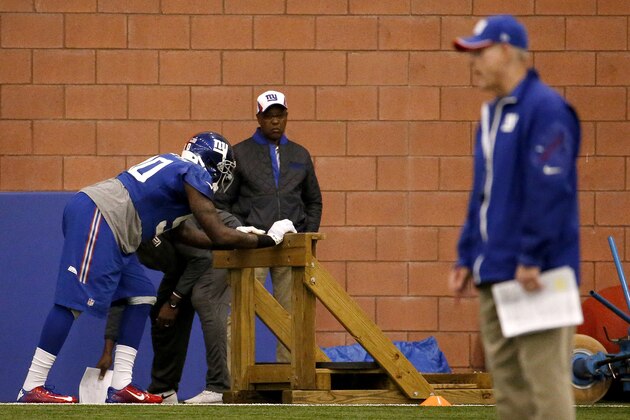 New York Giants defensive end Jason Pierre-Paul, left, works out under the supervision of Ronnie Barnes, center, senior vice president of medical services, as head coach Tom Coughlin, right, looks on during NFL football practice, Wednesday, Oct. 28, 2015, in East Rutherford, N.J. (AP Photo/Julio Cortez)