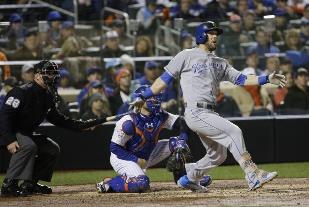 Kansas City Royals' Alex Gordon hits an RBI single during the fifth inning of Game 4 of the Major League Baseball World Series against the New York Mets Saturday, Oct. 31, 2015, in New York. (AP Photo/David J. Phillip)