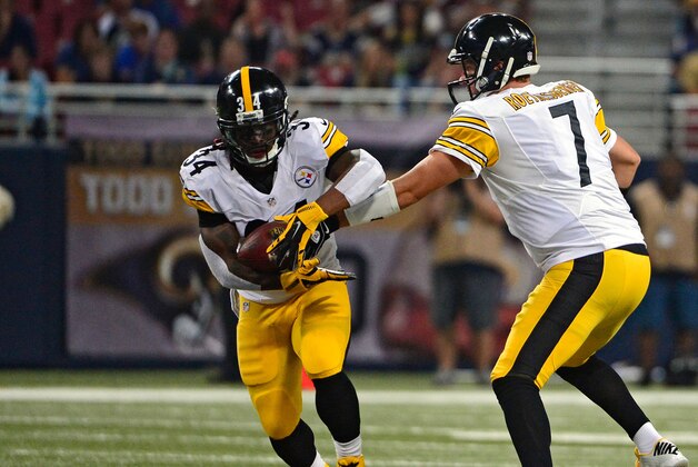 Sep 27, 2015; St. Louis, MO, USA; Pittsburgh Steelers running back DeAngelo Williams (34) takes the hand off from quarterback Ben Roethlisberger (7) during the first half against the St. Louis Rams at the Edward Jones Dome. Steelers defeated the Rams 12-6. Mandatory Credit: Jeff Curry-USA TODAY Sports