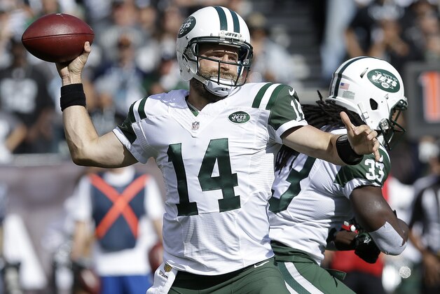 New York Jets quarterback Ryan Fitzpatrick (14) passes against the Oakland Raiders during the first half of an NFL football game in Oakland, Calif., Sunday, Nov. 1, 2015. (AP Photo/Jeff Chiu)