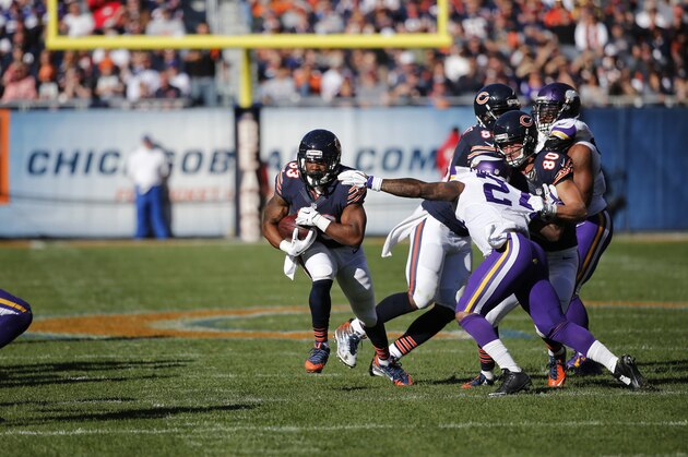 Chicago Bears running back Jeremy Langford (33) runs the ball during the second half of an NFL football game against the Minnesota Vikings, Sunday, Nov. 1, 2015, in Chicago. (AP Photo/Charles Rex Arbogast)
