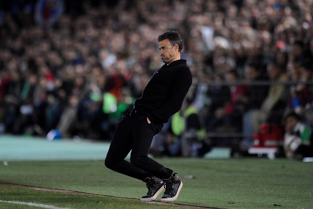 VILLANUEVA DE LA SERENA, SPAIN - OCTOBER 28:  Head coach Luis Enrique of FC Barcelona reacts on the touchline during the Copa del Rey Last of 16 First Leg match between C.F. Villanovense and F.C. Barcelona at estadio Romero Cuerda on October 28, 2015 in Villanueva de la Serena, Spain.  (Photo by Denis Doyle/Getty Images)