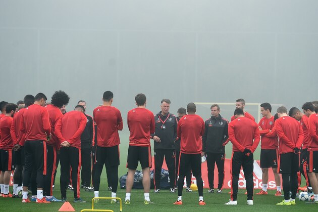 Manchester United's Dutch manager Louis van Gaal (C) talks to his players during a training session in Manchester, north west England, on November 2, 2015 ahead of their UEFA Champions League group B football match against CSKA Moscow on November 3. AFP PHOTO / PAUL ELLIS        (Photo credit should read PAUL ELLIS/AFP/Getty Images)