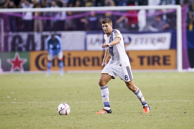 Los Angeles Galaxy midfielder Steven Gerrard (8) in action during an MLS soccer game between Los Angeles Galaxy and Portland Timbers in Carson, Calif., Sunday, Oct. 18, 2015. Timbers won 5-2. (AP Photo/Ringo H.W. Chiu)