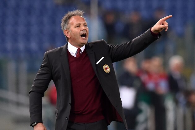 ROME, ITALY - NOVEMBER 01:  Sinisa Mihajlovic head coach of AC Milan during the Serie A match between SS Lazio and AC Milan at Stadio Olimpico on November 1, 2015 in Rome, Italy.  (Photo by Giuseppe Bellini/Getty Images)
