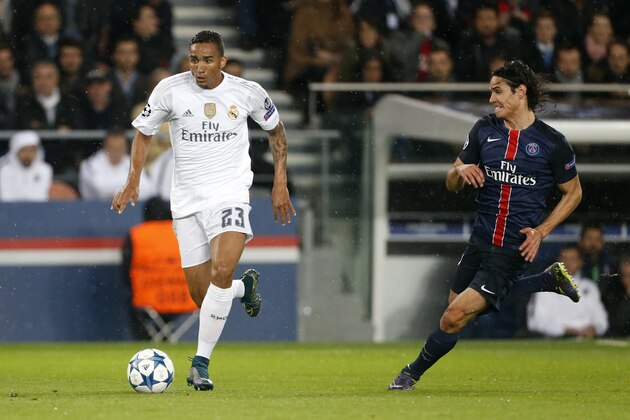 PARIS, FRANCE - OCTOBER 21: Danilo Luiz da Silva of Real Madrid and Edinson Cavani of PSG in action during the UEFA Champions League match between Paris Saint-Germain (PSG) and Real Madrid at Parc des Princes stadium on October 21, 2015 in Paris, France. (Photo by Jean Catuffe/Getty Images)