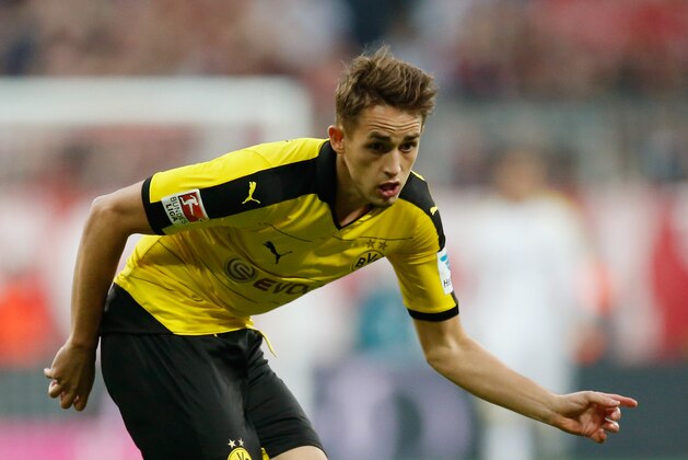 MUNICH, GERMANY - OCTOBER 04:  Adnan Januzaj of Borussia Dortmund runs with the ball during the Bundesliga match between FC Bayern Muenchen and Borussia Dortmund at Allianz Arena on October 4, 2015 in Munich, Germany.  (Photo by Boris Streubel/Getty Images)