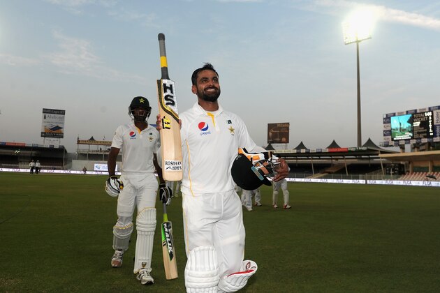 SHARJAH, UNITED ARAB EMIRATES - NOVEMBER 03:  Mohammad Hafeez of Pakistan salutes the dressing room as he leaves the field at stumps on day three of the 3rd Test between Pakistan and England at Sharjah Cricket Stadium on November 3, 2015 in Sharjah, United Arab Emirates.  (Photo by Gareth Copley/Getty Images)