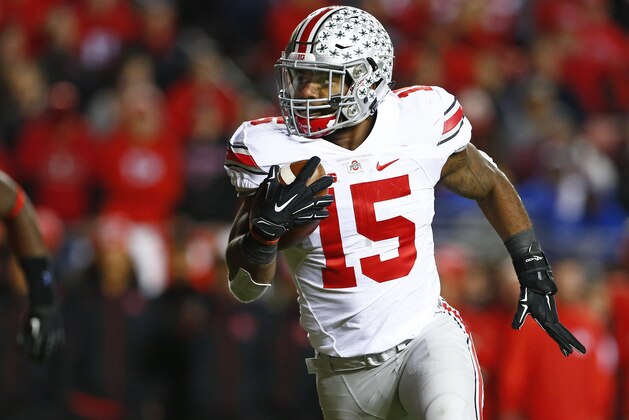 PISCATAWAY, NJ - OCTOBER 24: Ezekiel Elliott #15 of the Ohio State Buckeyes in action against the Rutgers Scarlet Knights during a game at High Point Solutions Stadium on October 24, 2015 in Piscataway, New Jersey. (Photo by Rich Schultz /Getty Images)