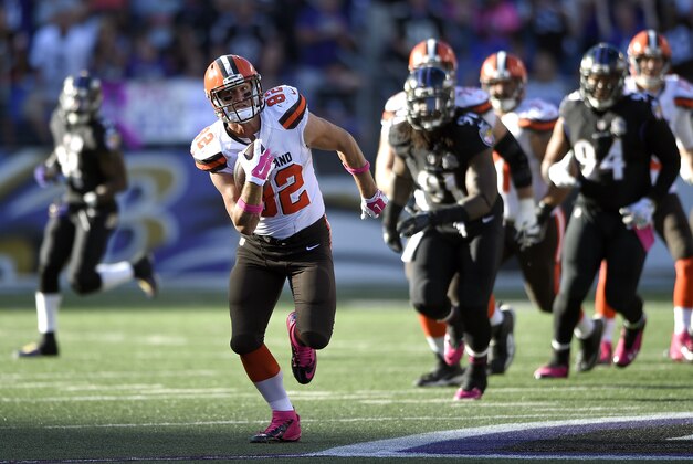 Cleveland Browns tight end Gary Barnidge (82) rushes the ball in overtime of an NFL football game against the Baltimore Ravens, Sunday, Oct. 11, 2015, in Baltimore. Cleveland won 33-30. (AP Photo/Nick Wass)