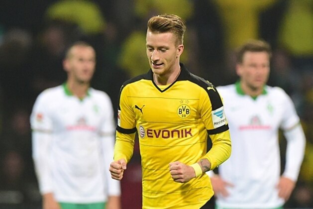 Dortmund's striker Marco Reus (C) celebrates after scoring his second goal during the German first division Bundesliga football match Werder Bremen vs Borussia Dortmund in Bremen, northern Germany, on October 31, 2015.    
AFP PHOTO / JOHN MACDOUGALL
RESTRICTIONS: DURING MATCH TIME: DFL RULES TO LIMIT THE ONLINE USAGE TO 15 PICTURES PER MATCH AND FORBID THE IMAGE SEQUENCES TO SIMULATE VIDEO.
== RESTRICTED TO EDITORIAL USE == 
FOR FURTHER QUERIES PLEASE CONTACT DFL DIRECTLY AT + 49 69 650050        (Photo credit should read JOHN MACDOUGALL/AFP/Getty Images)