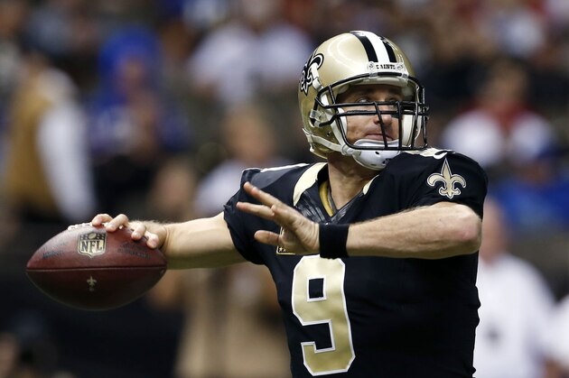 New Orleans Saints quarterback Drew Brees (9) passes in the first half of an NFL football game against the New York Giants in New Orleans, Sunday, Nov. 1, 2015. (AP Photo/Jonathan Bachman)