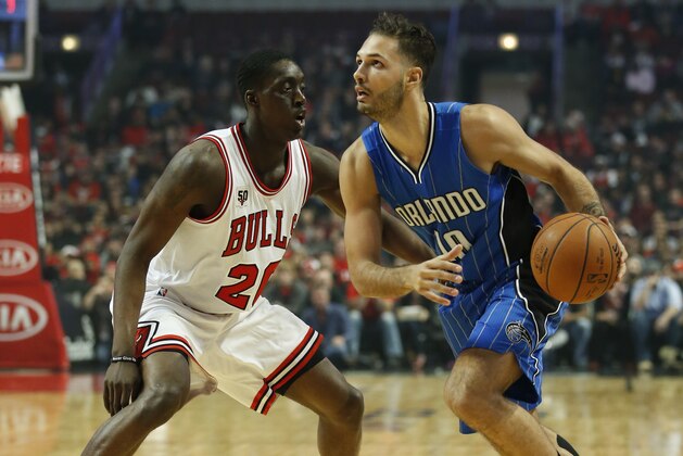 Orlando Magic guard Evan Fournier, right, drives to the basket against Chicago Bulls forward Tony Snell, left, during the first half of an NBA basketball game, Sunday, Nov. 1, 2015, in Chicago. (AP Photo/Kamil Krzaczynski)