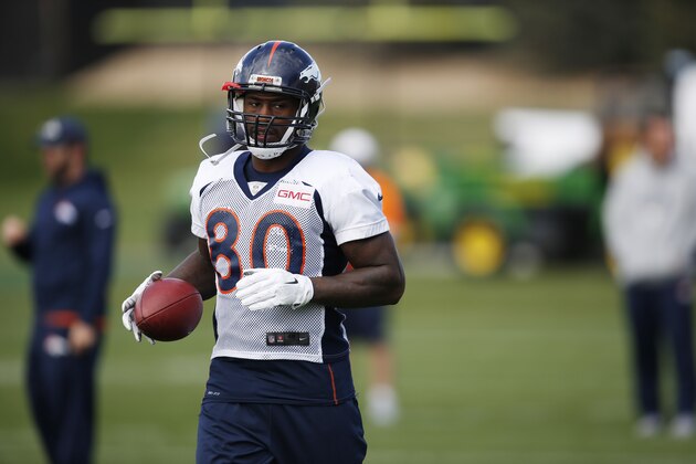 Denver Broncos tight end Vernon Davis during an NFL practice session at the team's headquarters Wednesday, Nov. 4, 2015, in Englewood, Colo. (AP Photo/David Zalubowski)