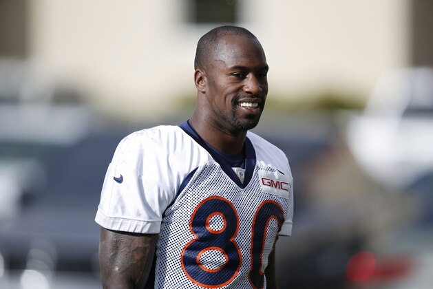 Denver Broncos tight end Vernon Davis smiles as he heads into the locker room after an NFL practice session at the team's headquarters Wednesday, Nov. 4, 2015, in Englewood, Colo. (AP Photo/David Zalubowski)