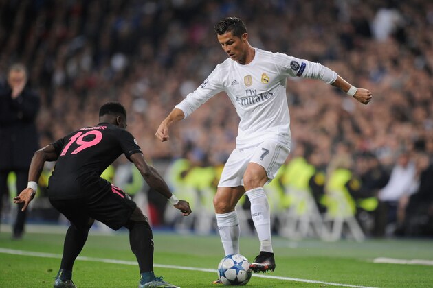 MADRID, SPAIN - NOVEMBER 03:  Cristiano Ronaldo of Real Madrid takes on Serge Aurier of PSG during the UEFA Champions League Group A match between Real Madrid CF and Paris Saint-Germain at Estadio Santiago Bernabeu on November 3, 2015 in Madrid, Spain.  (Photo by Denis Doyle/Getty Images)