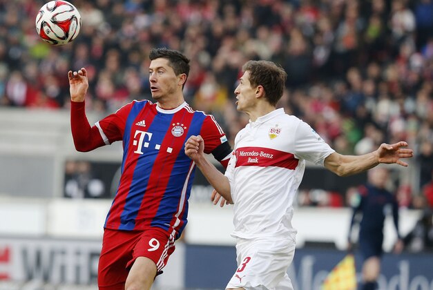 Stuttgart's Daniel Schwaab, right, and Bayern's Robert Lewandowski from Poland challenge for the ball during the German first division Bundesliga soccer match between VfB Stuttgart and Bayern Munich in Stuttgart, Germany, Saturday, Feb.7,  2015. (AP Photo/Michael Probst)
