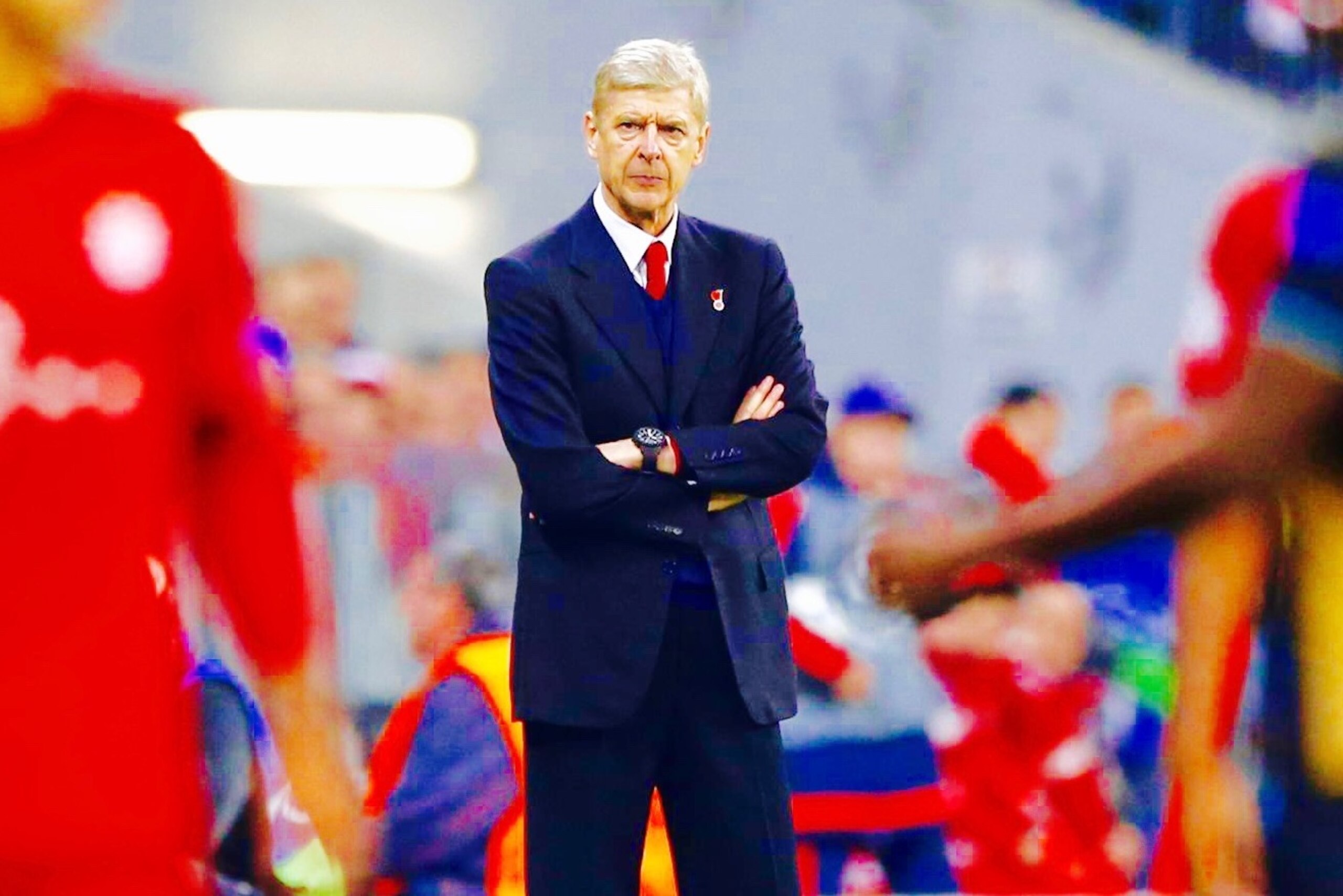 Arsenal's manager Arsene Wenger watches the Champions League Group F soccer match between Bayern Munich and Arsenal FC in Munich, southern Germany, Wednesday, Nov. 4, 2015. (AP Photo/Matthias Schrader)