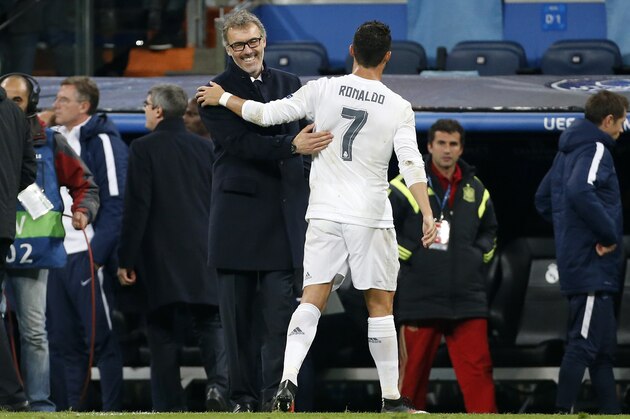 MADRID, SPAIN - NOVEMBER 3: Cristiano Ronaldo of Real Madrid talks to coach of PSG Laurent Blanc after the UEFA Champions League match between Real Madrid and Paris Saint-Germain (PSG) at Santiago Bernabeu stadium on November 3, 2015 in Madrid, Spain. (Photo by Jean Catuffe/Getty Images)