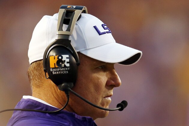 BATON ROUGE, LA - OCTOBER 17:  Head coach Les Miles of the LSU Tigers watches the game against the Florida Gators at Tiger Stadium on October 17, 2015 in Baton Rouge, Louisiana.  (Photo by Chris Graythen/Getty Images)