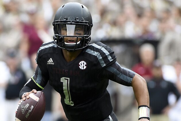 COLLEGE STATION, TX - OCTOBER 31: Kyler Murray #1 of the Texas A&M Aggies scrambles upfield in the first  quarter of a NCAA football game against the South Carolina Gamecocks at Kyle Field on October 31, 2015 in College Station, Texas. (Photo by Eric Christian Smith/Getty Images)
