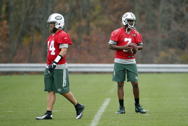 New York Jets quarterback Ryan Fitzpatrick, left, and quarterback Geno Smith work out during NFL football practice, Thursday, Nov. 5, 2015, in Florham Park, N.J. (AP Photo/Julio Cortez)