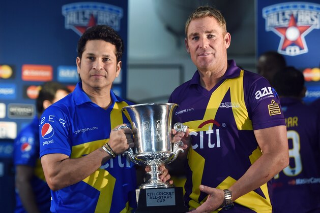 Retired Indian cricketer Sachin Tendulkar (L) and Australian Shane Warne pose with the trophy during a press conference in New York on November 5, 2015. Tendulkar and Warne will lead a lineup of renowned cricket players from around the world in the inaugural Cricket All-Stars, a three-game series to be played in Major League Baseball stadiums in New York , Houston and Los Angeles, to promote cricket the US. AFP PHOTO/JEWEL SAMAD        (Photo credit should read JEWEL SAMAD/AFP/Getty Images)