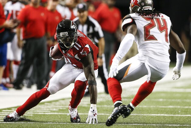 TAMPA, FL - NOVEMBER 1: Wide Receiver Julio Jones #11 of the Atlanta Falcons avoids a tackle by Cornerback Mike Jenkins #24 of the Tampa Bay Buccaneers during the game at the Georiga Dome on November 1, 2015 in Atlanta, Georgia. The Buccaneers defeated the Falcons 23 to 20 in OT. (Photo by Don Juan Moore/Getty Images)