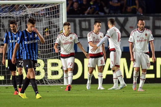 BERGAMO, ITALY - MAY 30:  Giacomo Bonaventura (R) of AC Milan celebrates after scoring  his team's second goal during the Serie A match between Atalanta BC and AC Milan at Stadio Atleti Azzurri d'Italia on May 30, 2015 in Bergamo, Italy.  (Photo by Dino Panato/Getty Images)