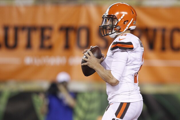 Cleveland Browns' Johnny Manziel (2) looks to throw in the second half of an NFL football game against the Cincinnati Bengals, Thursday, Nov. 5, 2015, in Cincinnati. (AP Photo/Frank Victores)