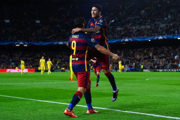 BARCELONA, SPAIN - NOVEMBER 04:  Neymar (R) of FC Barcelona celebrates with his team mate Luis Suarez after scoring his team's third goalduring the UEFA Champions League Group E match between FC Barcelona and FC BATE Borisov at the Camp Nou on November 4, 2015 in Barcelona, Spain.  (Photo by David Ramos/Getty Images)