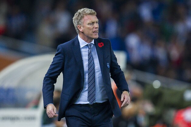 SAN SEBASTIAN, SPAIN - OCTOBER 31:  Head coach David Moyes of Real Sociedad reacts during the La Liga match between Real Sociedad de Futbol and Celta de Vigo de Futbol at Estadio Anoeta on October 31, 2015 in San Sebastian, Spain.  (Photo by Juan Manuel Serrano Arce/Getty Images)