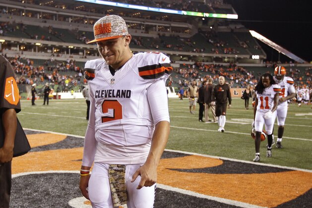 Cleveland Browns quarterback Johnny Manziel walks off the field after the Browns lost 31-10 to the Cincinnati Bengals during an NFL football game Thursday, Nov. 5, 2015, in Cincinnati. (AP Photo/Frank Victores)