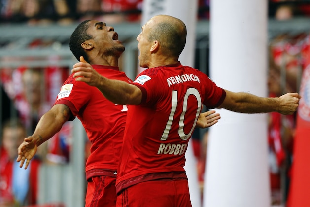 Bayern's Douglas Costa, left, and teammate Arjen Robben celebrate after Robben scored his side's opening goal during the German Bundesliga soccer match between FC Bayern Munich and VfB Stuttgart in Munich, Germany, Saturday, Nov. 7, 2015. (AP Photo/Matthias Schrader)