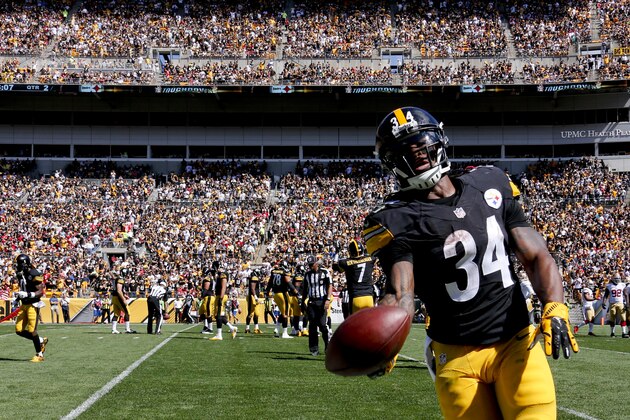 Pittsburgh Steelers running back DeAngelo Williams (34) tosses the ball to the sideline after scoring a touchdown against the San Francisco 49ers in an NFL football game, Sunday, Sept. 20, 2015, in Pittsburgh. (AP Photo/Gene Puskar)