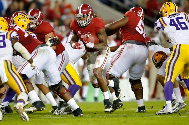 TUSCALOOSA, AL - NOVEMBER 07: Derrick Henry #2 of the Alabama Crimson Tide rushes the ball against the LSU Tigers in the third quarter at Bryant-Denny Stadium on November 7, 2015 in Tuscaloosa, Alabama.  (Photo by Kevin C. Cox/Getty Images)